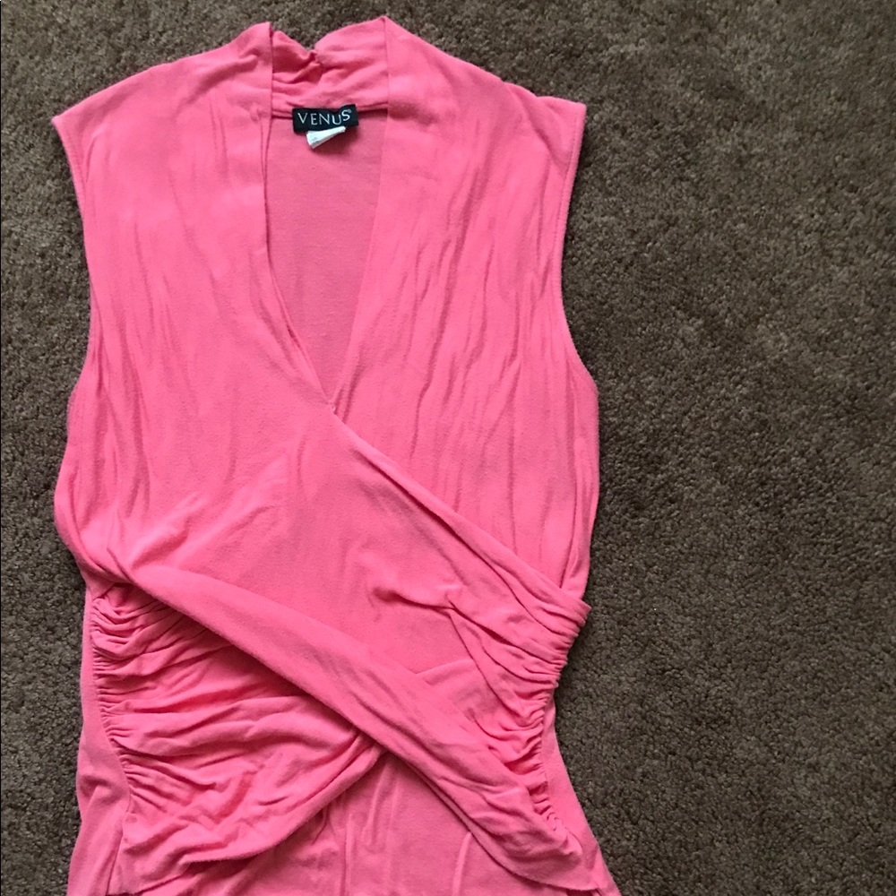 Sleeveless vneck wrap top